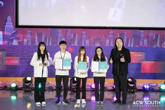 偉康科技與學生團隊於資安產業日獲數位發展部唐鳳部長頒發獎項，肯定培育成果。